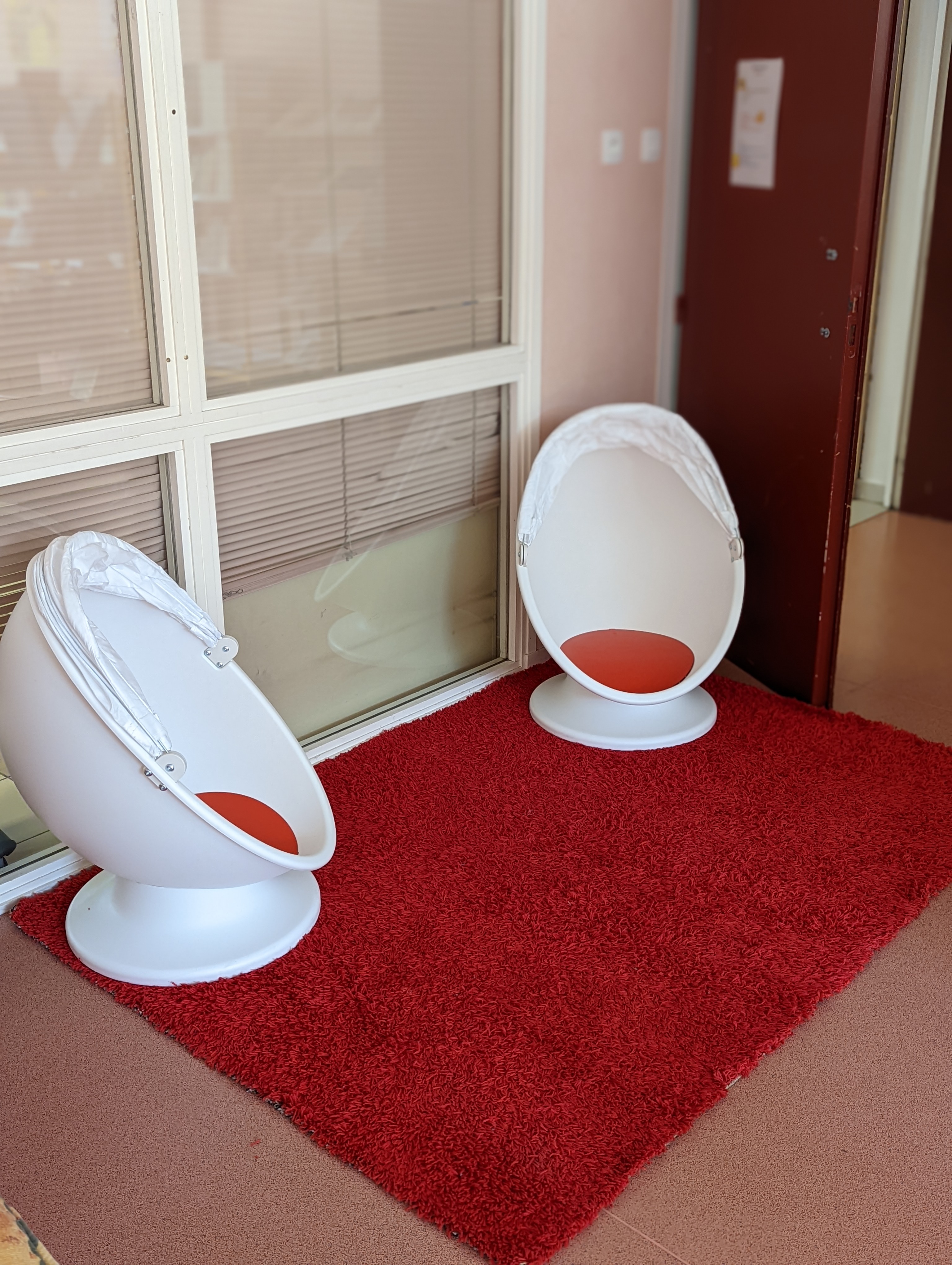 Bibliothèque - Sièges œufs